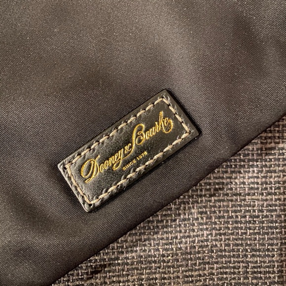 Authentic Dooney & Bourke crossbody - Picture 4 of 4